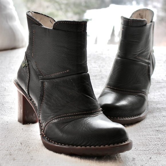 El Naturalista Black Leather Heeled Ankle Boots - Picture 1 of 5